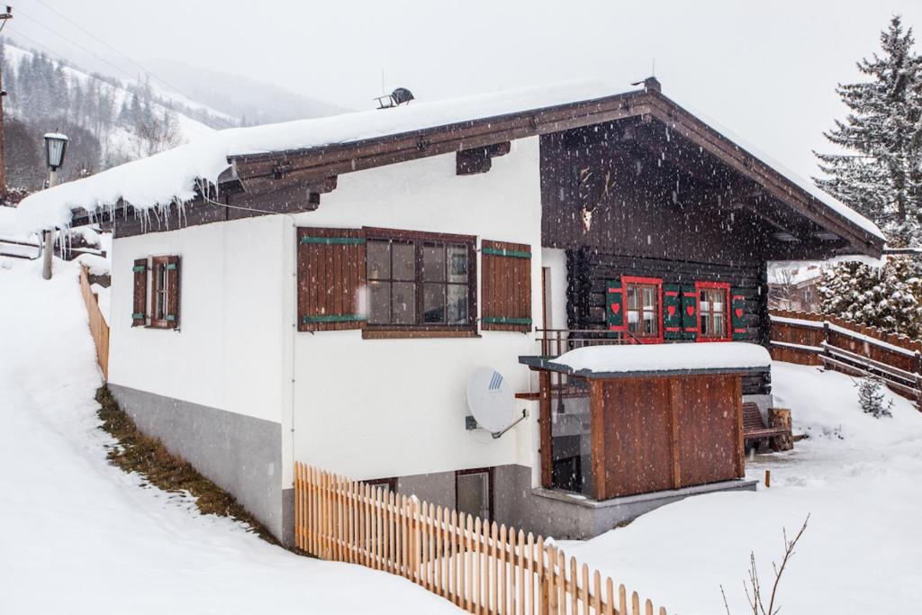 Chalet Appartement Alpenherz Saalbach-Hinterglemm Habitación foto